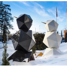 Полигональная скульптура снеговик 
